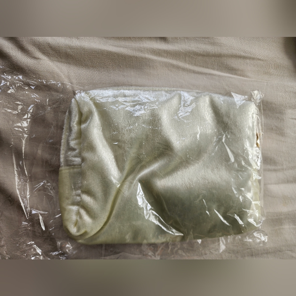 Christian Dior Puffy White Pouch - Picture 2 of 5